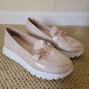 Qonders Cream Patent Platform Loafers with Chain Embellishment, Euro 40